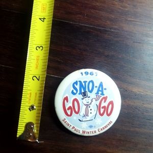 Winter carnival button Vgt 1967